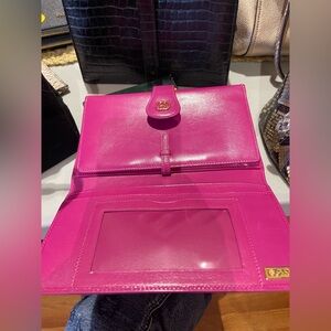 New Gucci authentic fushia wallet never used with box